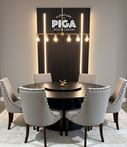 Comedor World Piga: mesa redonda negra con centro giratorio y sillas tapizadas con tachuelas