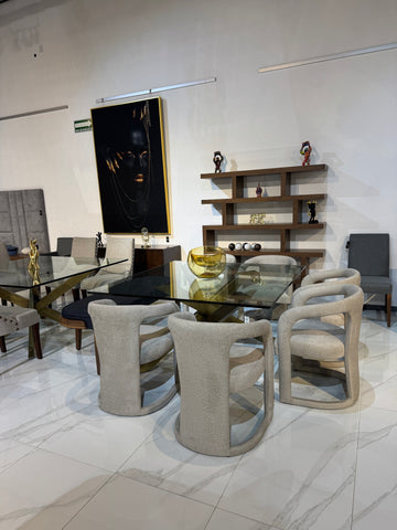 Sillones Athenea en comedor del showroom Piga